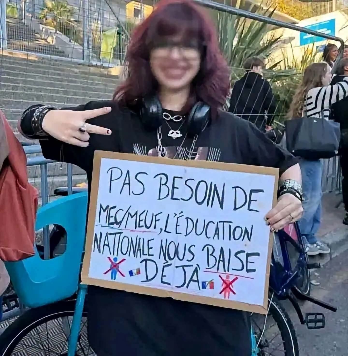 Manifestation en France : "Les lycéens veulent la démission du président français Emmanuel Macron